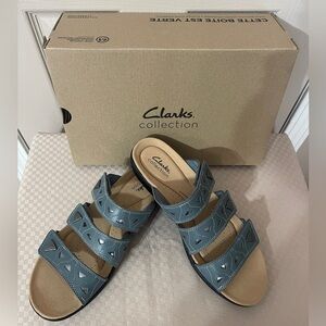 Clarks Collection Ultimate Collection Laurieann Nora slate blue sandals. Sz 10M.
